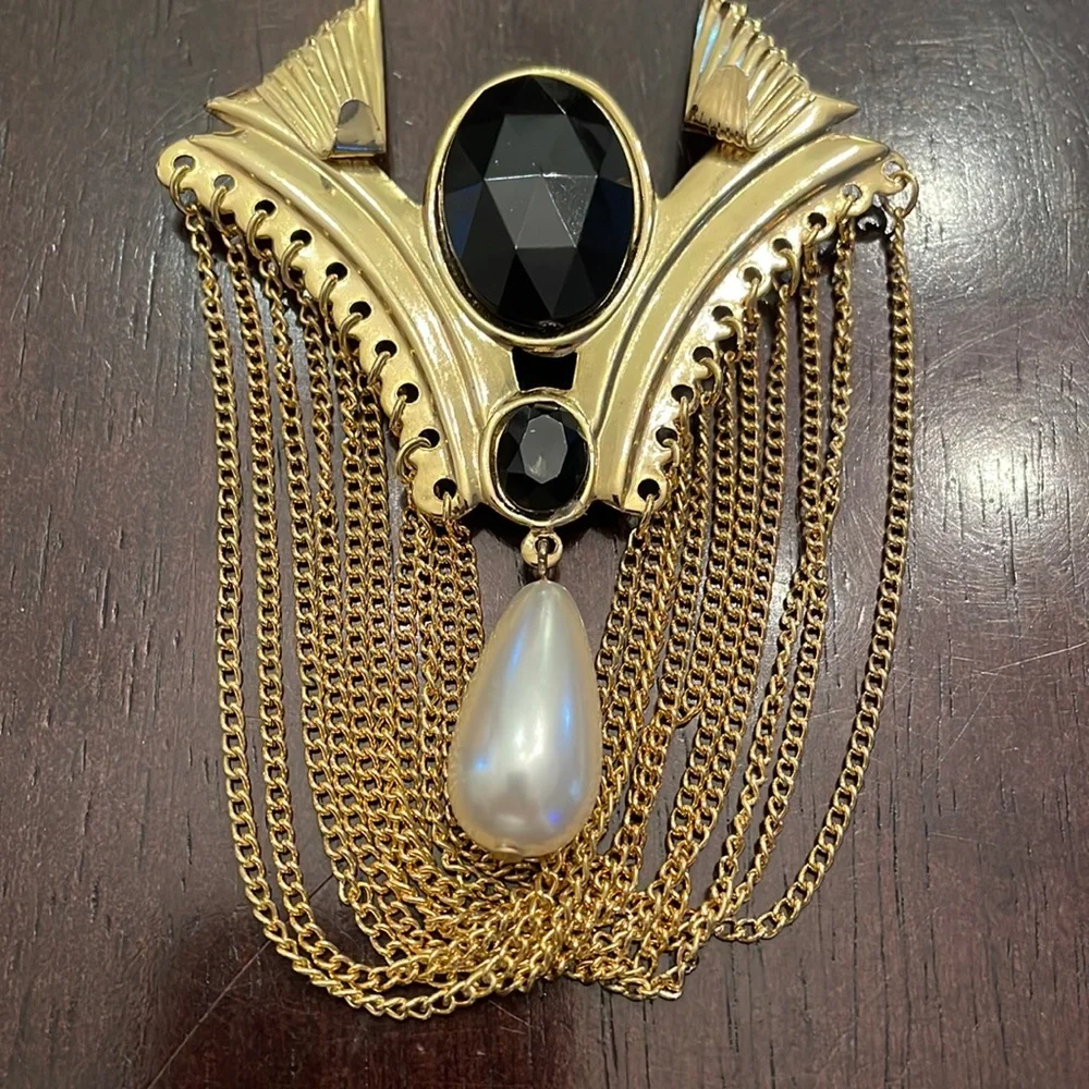 Vintage Art Deco Black and Chain Mesh Brooch. - Picture 1 of 2